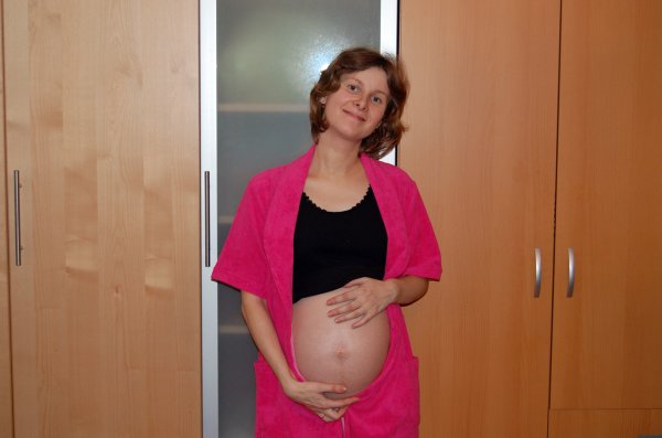Это 35 недель - такой пуз и остался вплоть до родов!