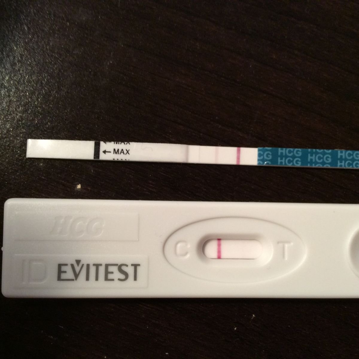 Задержка неделя тест положительный. Тесты до задержки месячных. Тест на беременность задержка. Тест на беременность задержка месячных. Тесты на беременность при задержки.