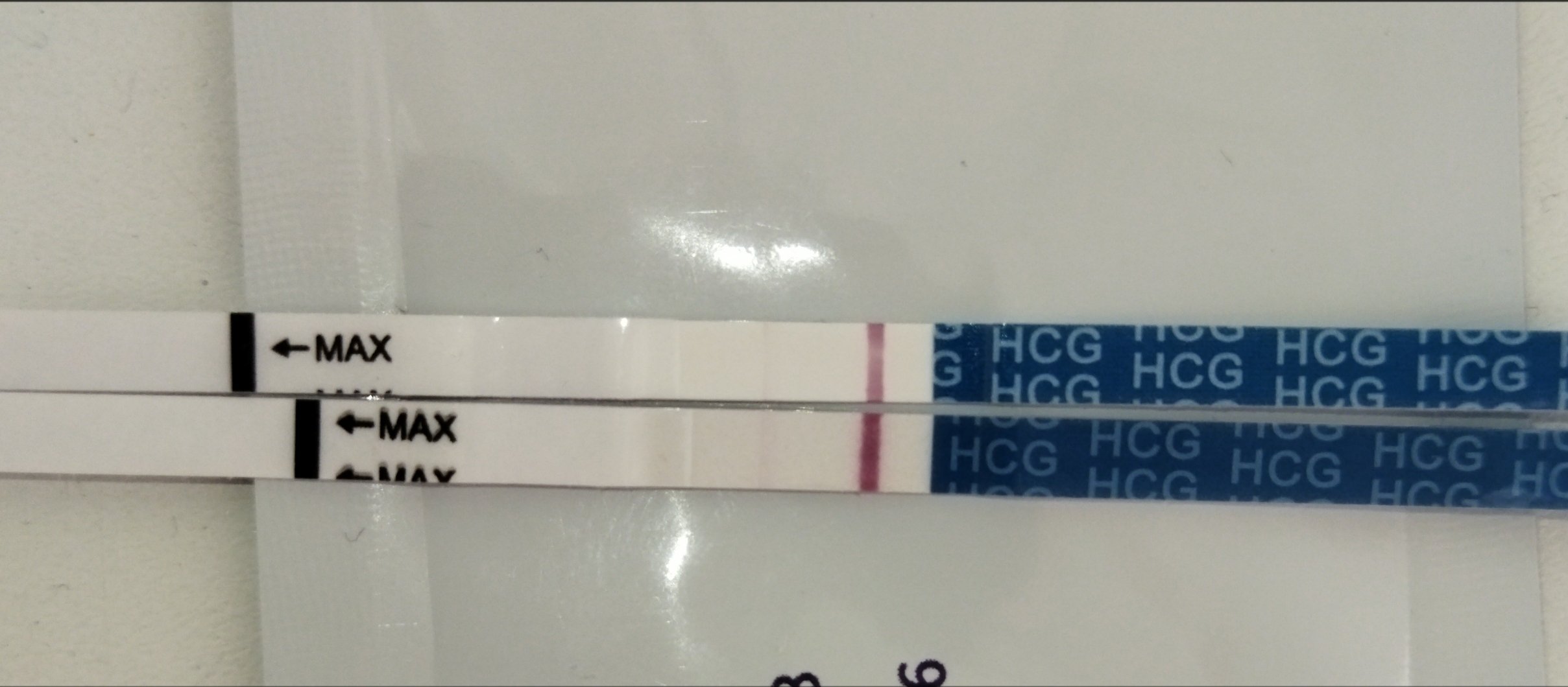 Задержка 26 дней. 27 ДЦ тест слабоположительный. 11 ДПО 26 ДЦ. 4 ДПО тест слабоположительный. 29 День цикла тест на беременность слабоположительный.