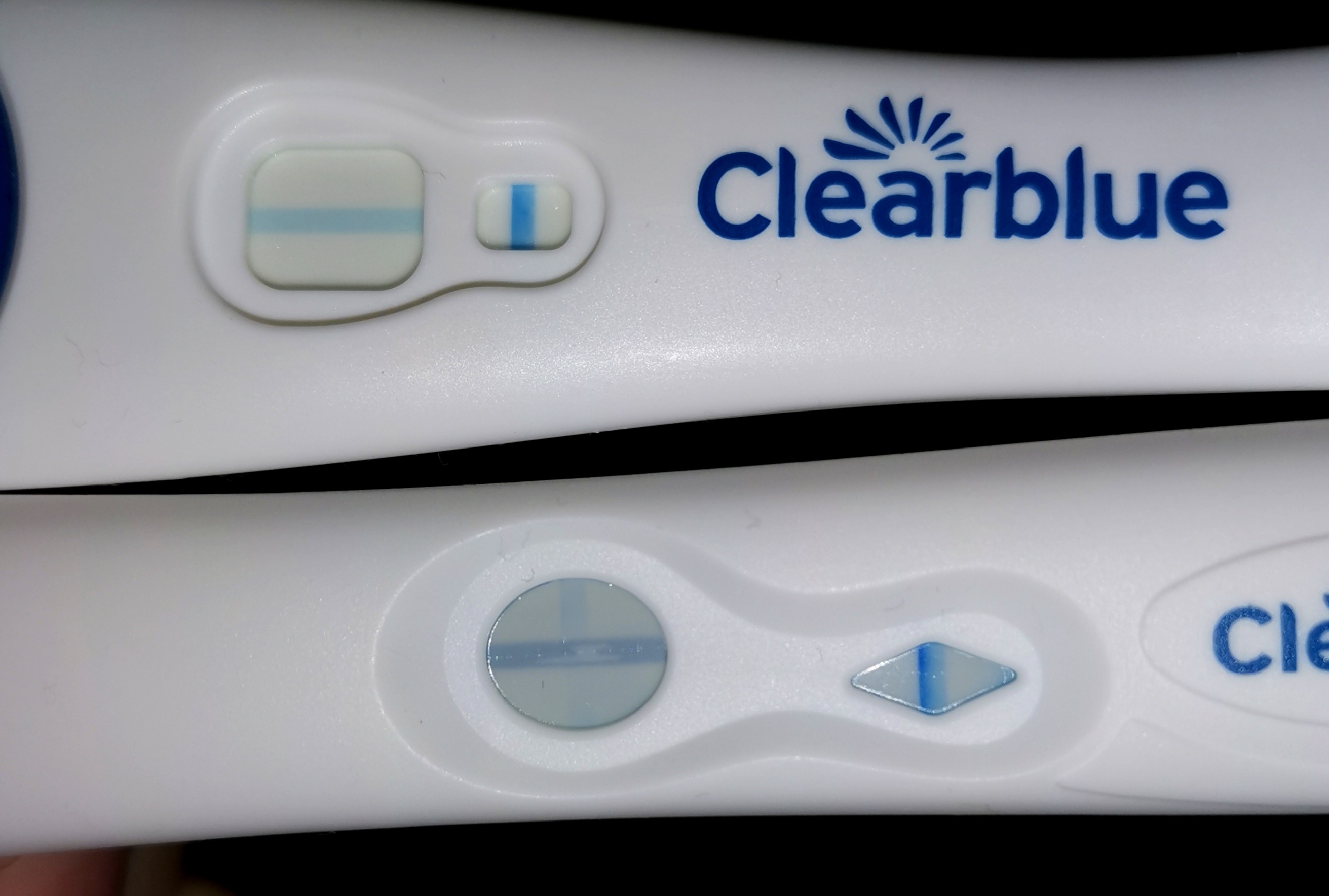 Тест clearblue до задержки. Клиаблу тест на беременность. Тест на беременность клеаб. Тест клиаблу за 5 дней. Ch1213 Clearblue.