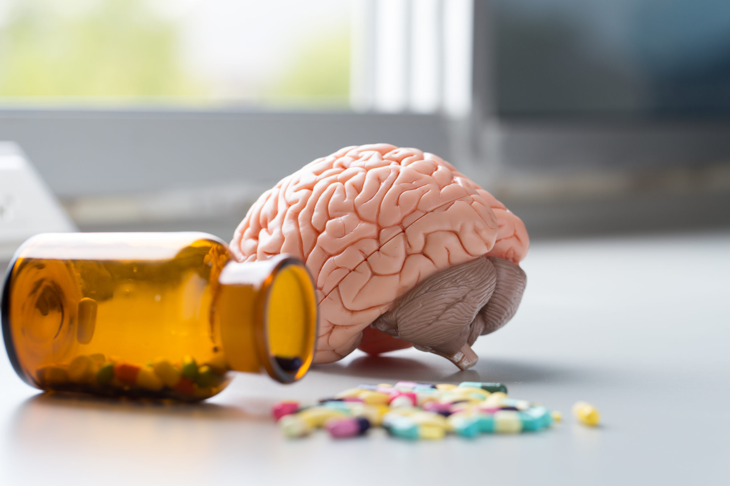 Продукт деятельности мозга. Витамины для мозга. Пища для ума. Витамины полезные для мозга. Таблетки для мозга.